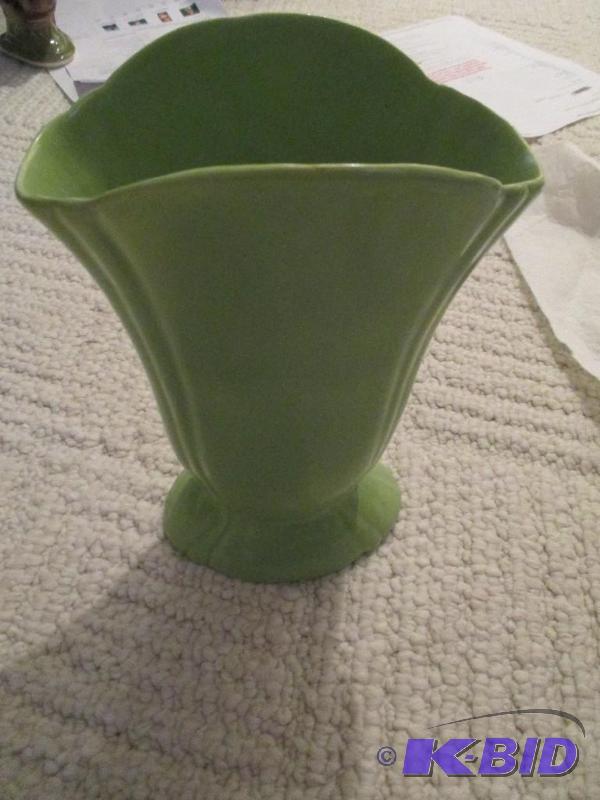 lot 50 image: Cemar 419 Vase Green