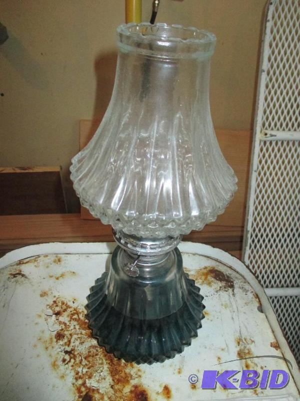 lot 53 image: Vintage Oil Lamp