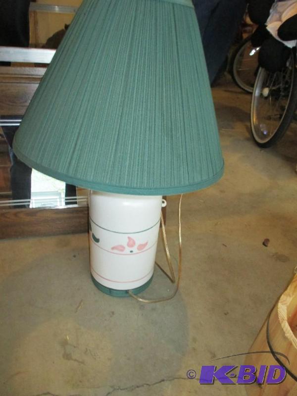 lot 79 image: Lamp