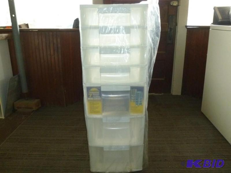 lot 100 image: Large Sunshine 7 drawer plastic min...