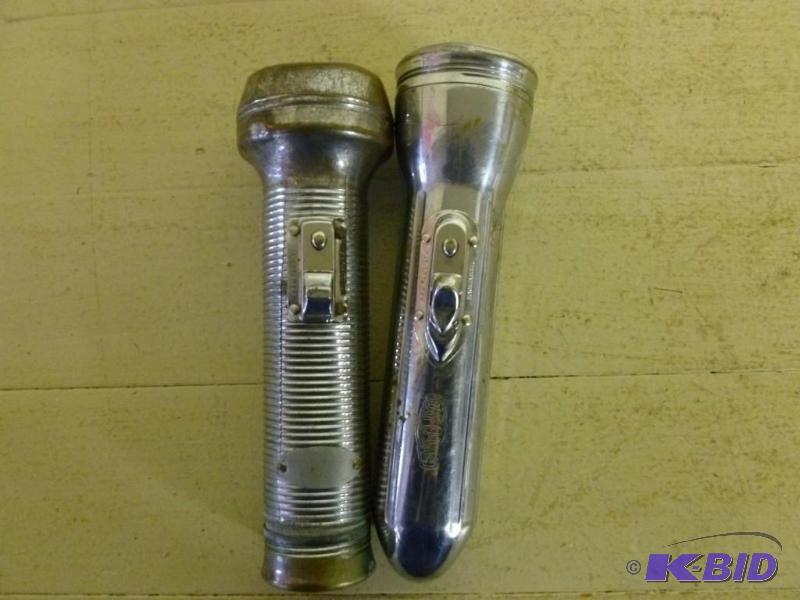 lot 210 image: Lot of two vintage metal bodied fla...
