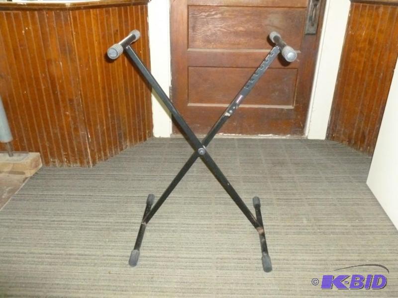 lot 216 image: Large heavy gage metal guitar stand...