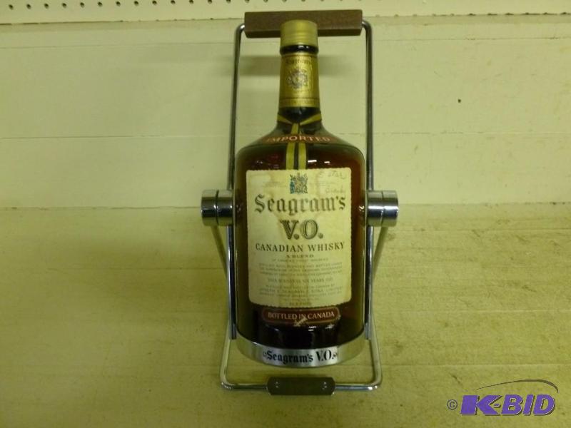 lot 225 image: Large collectible Seagrams V.O gla...