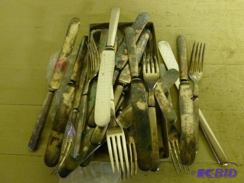 lot 229 image: Large lot of Antique O.V.B 12 DWT s...