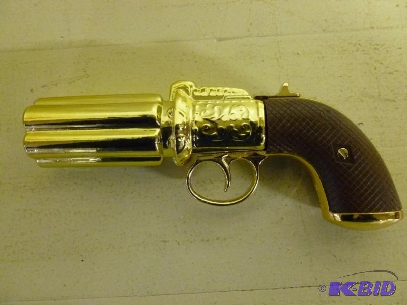 lot 235 image: Collectible Avon pistol cologne dec...
