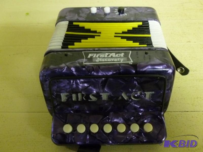 lot 237 image: First Act Discovery kids accordion,...