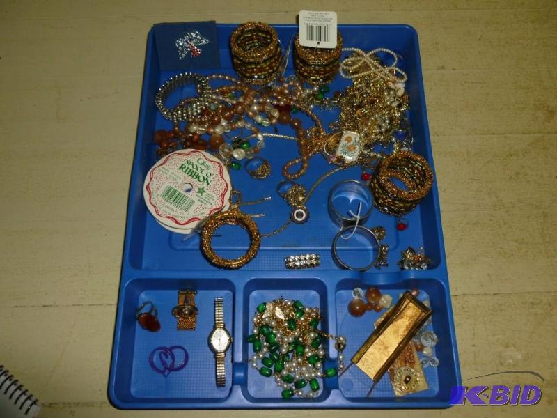 lot 238 image: Large lot of nice looking jewelry p...