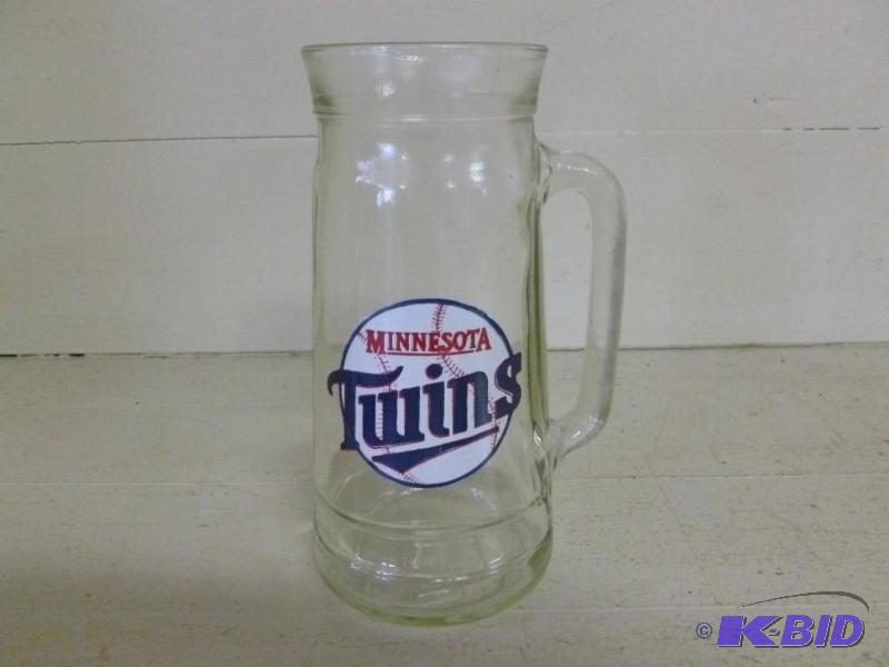 lot 271 image: Collectible Minnesota Twins glass b...