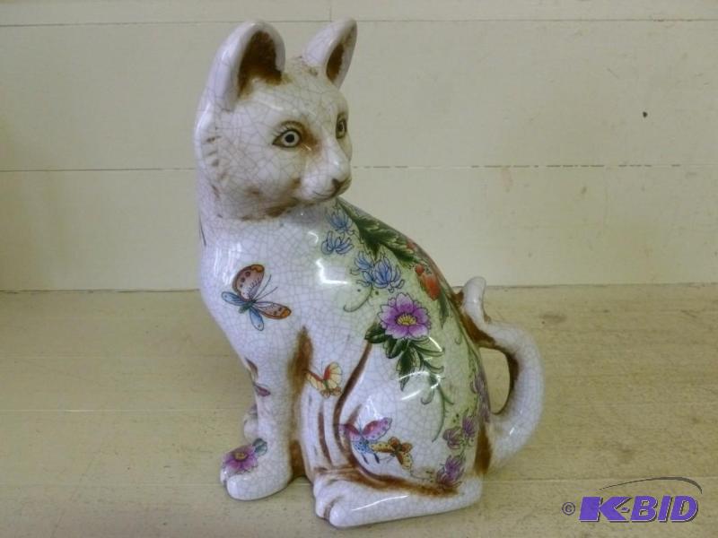 lot 289 image: Beautiful porcelain cat that measur...