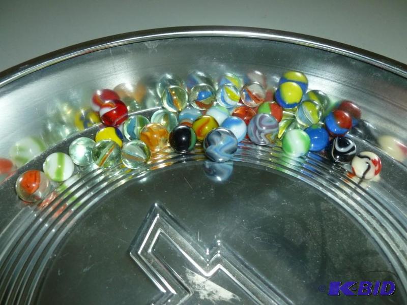 lot 318 image: Nice lot of mixed vintage marbles....