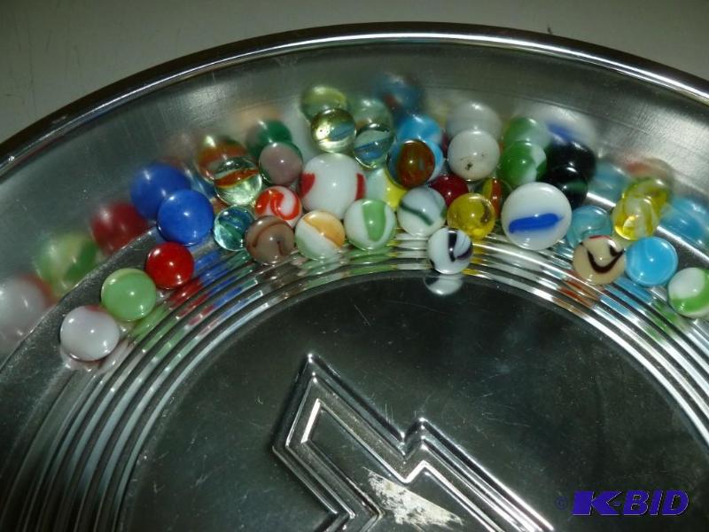 lot 320 image: Nice lot of mixed vintage marbles....