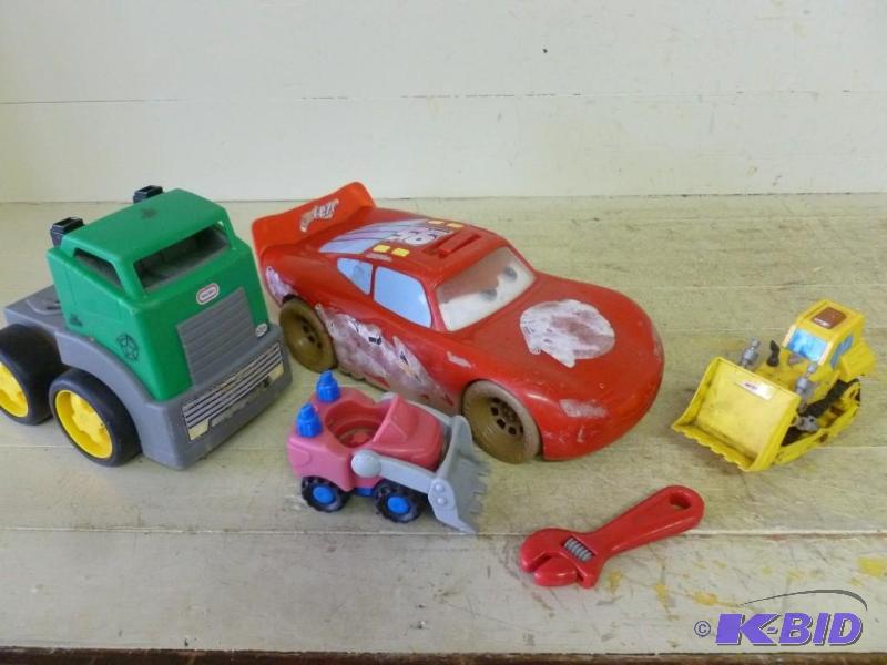 lot 361 image: Lot of sand box toys....