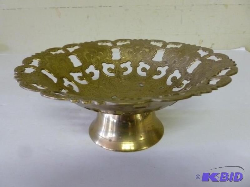 lot 363 image: Vintage cast brass fruit bowl that ...