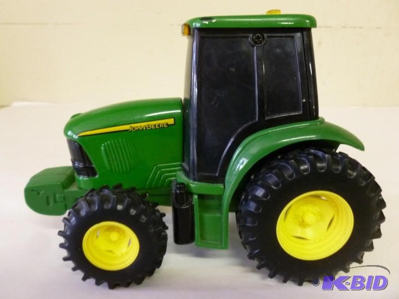 lot 377 image: Ertl John Deere heavy gage plastic ...