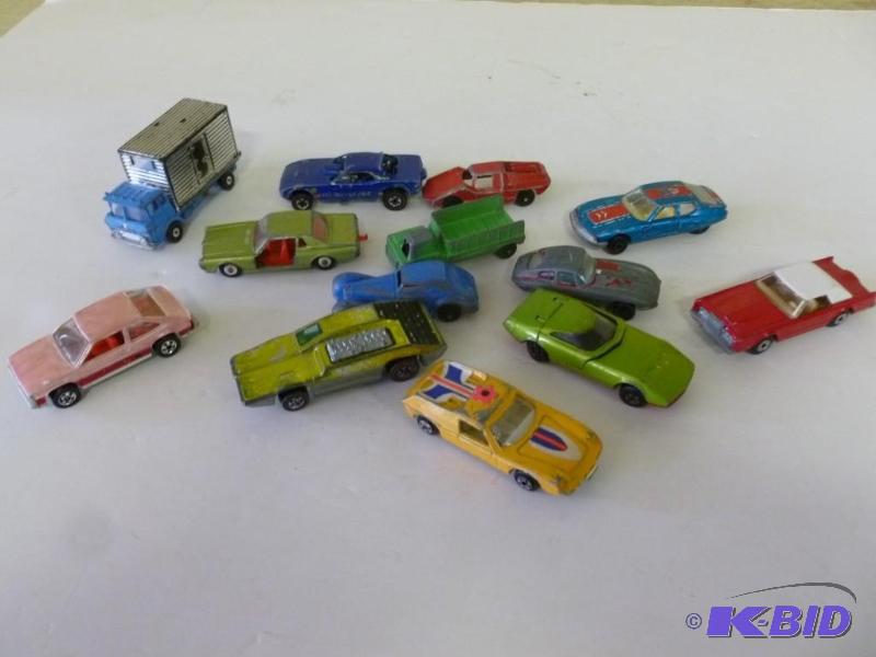 lot 380 image: Large lot of thirteen Matchbox type...