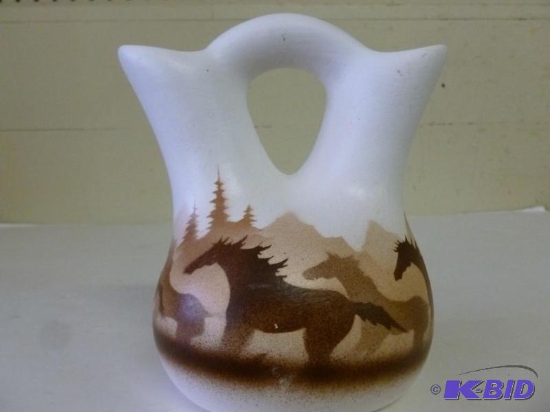 lot 388 image: Beautiful Native American pottery w...