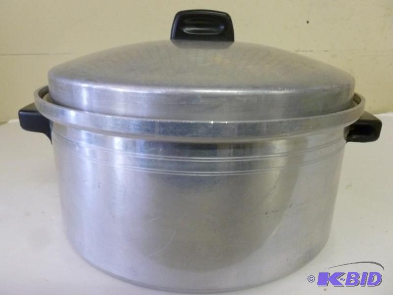 lot 391 image: Large Vintage West Bend Aluminum Co...