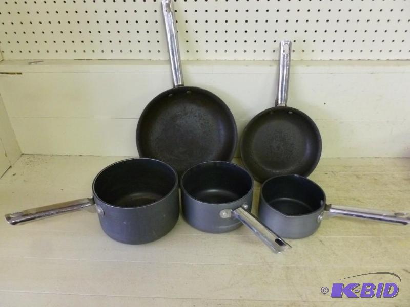 lot 392 image: Members Mark set of five pots and ...