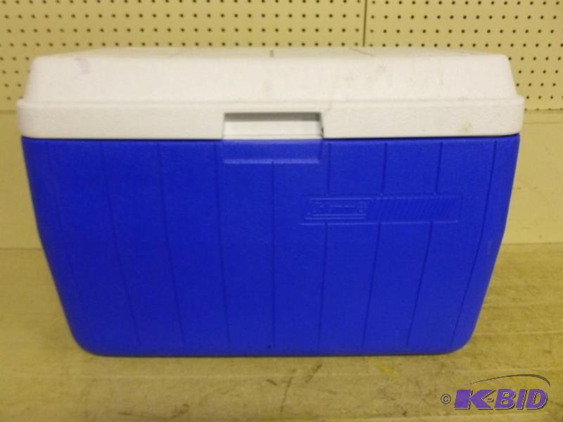 lot 51 image: Large Coleman heavy gage plastic co...