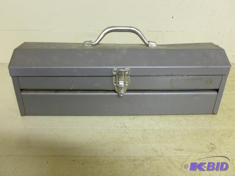lot 65 image: Large metal tool box with a good as...