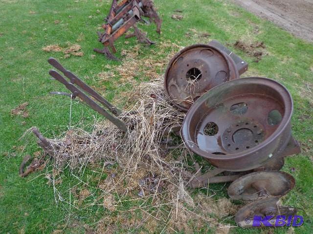 lot 31 image: 10 Disc Discing Unit 1 Broken Disc&...
