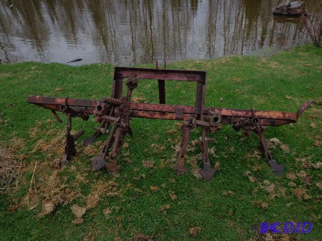 lot 32 image: 3 Point Cultivator  Missing a ...