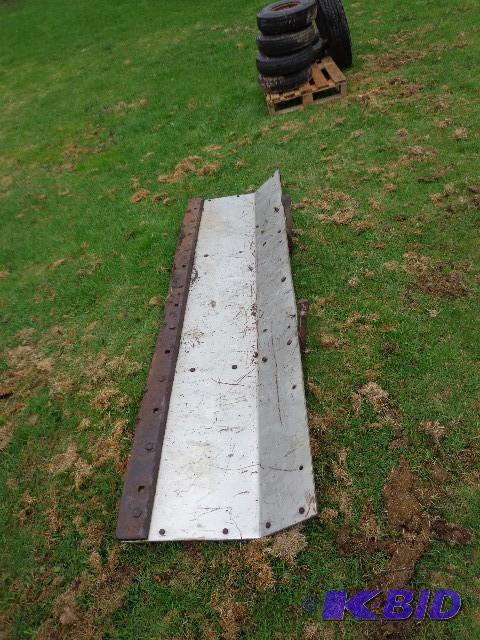 lot 33 image: Push Blade 7 Blade Length  2...