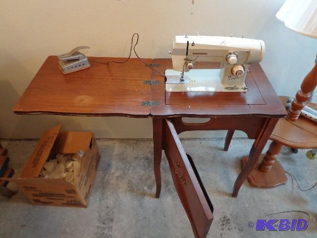 lot 35 image: Domestic Zig-Zag Stitcher Sewing Ma...