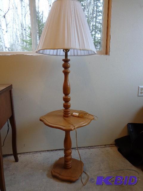 lot 36 image: Solid Oak Table Lamp Estimated 4 1...