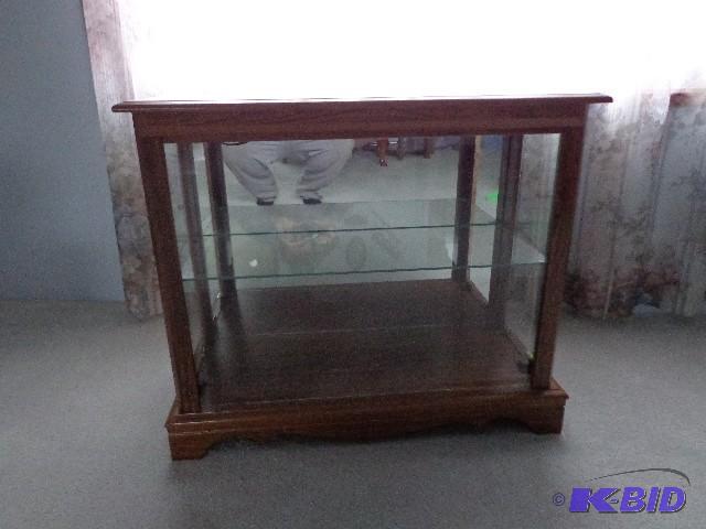 lot 47 image: 2 Shelf Curio Cabinet Glass Shelves...