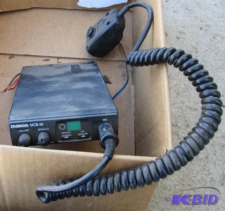 Maxon MCB-30 CB radio, no antenae...