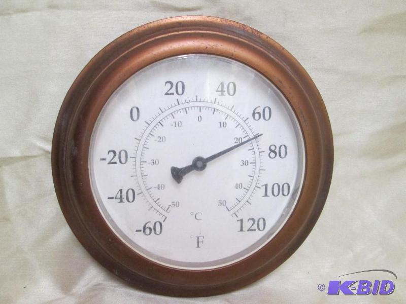 Outdoor temperature dial. Plastic g...