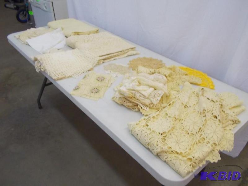 40 pieces of crochet linen. Table c...