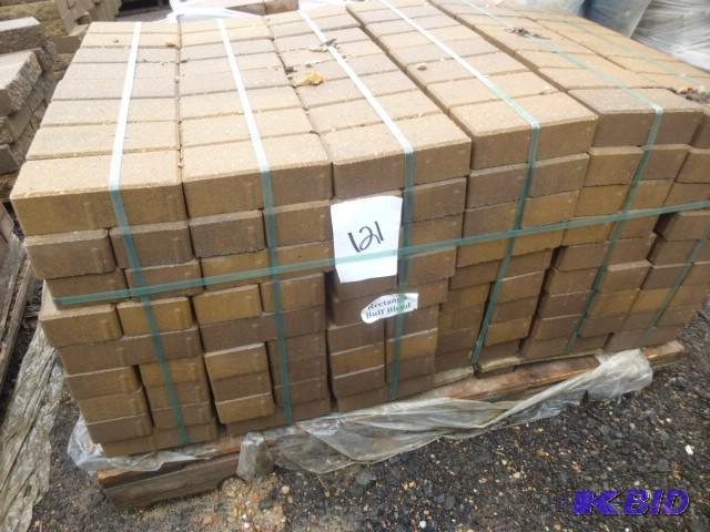 lot 121 image: 1 Pallet of Londonstone Pavers Buff...