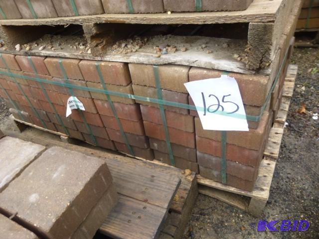 lot 125 image: 1 Pallet of Londonstone Pavers Autu...