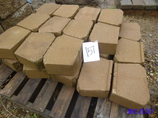 lot 157 image: 1 Pallet of Retaining Wall Block...