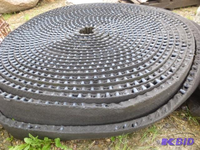 lot 273 image: 1 Large Roll of Egg Crate Style Pla...