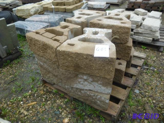lot 68 image: 1 Pallet of Retaining Wall Block...