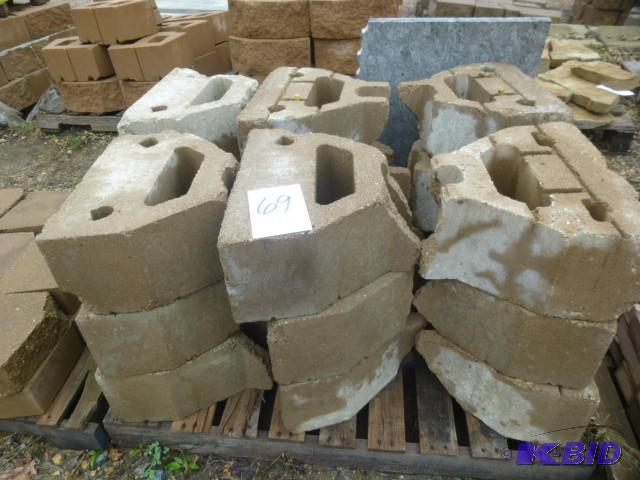 lot 69 image: 1 Pallet of Retaining Wall Block...