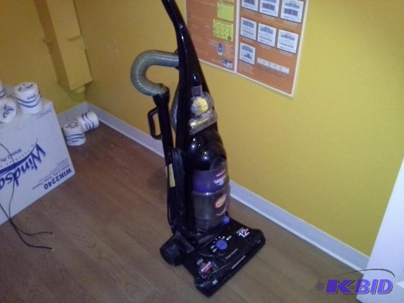 Bissell Cleanview Bag Less Vacuum.