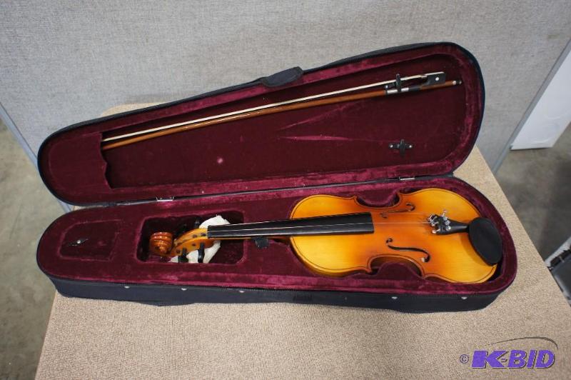 Heimer Violin  Strings need to be ...