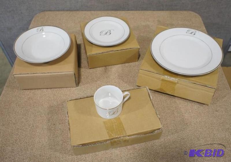 Monogram Dinner ware Set (B). 4 din...