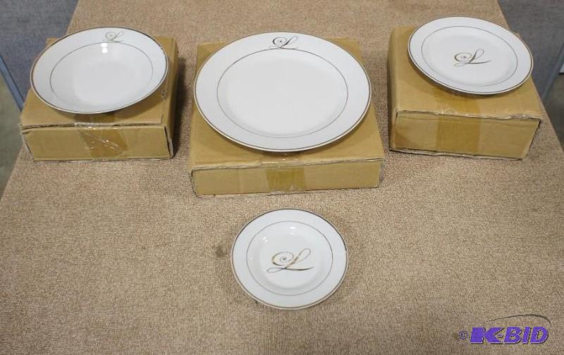 Monogram Dinner ware Set (L). 4 din...
