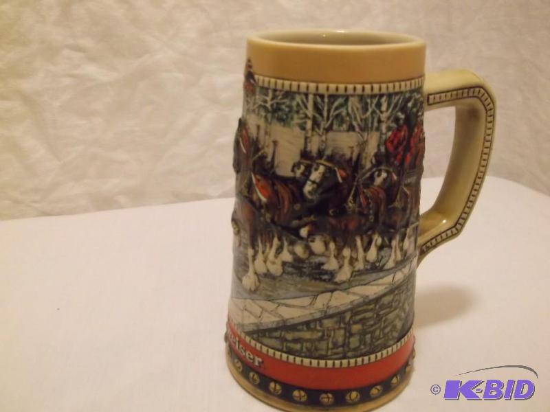 lot 10 image: Budweiser 1988 collectors series m...