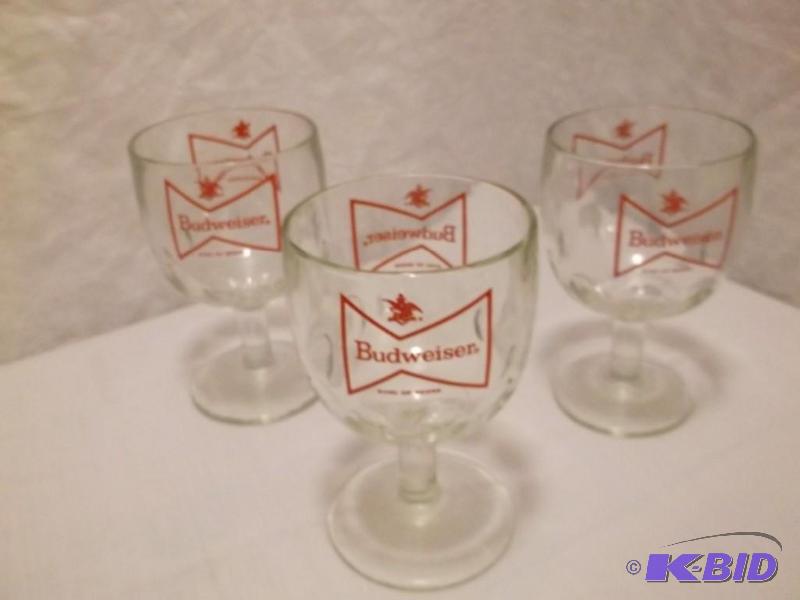 lot 26 image: Lot with 3 Budweiser glasses all in...