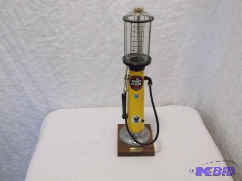 lot 50 image: Replica Gas pump  Atlantic Whi...