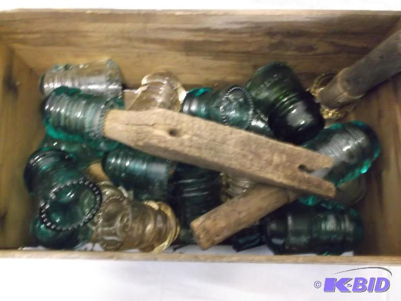 lot 70 image: Large lot of insulators approximate...
