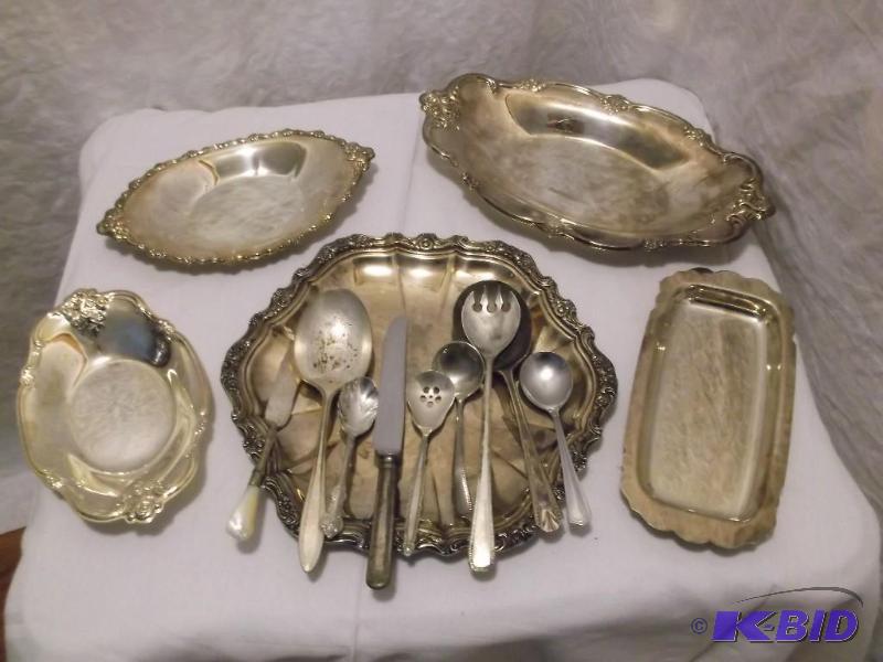 lot 80 image: Large lot of serving trays,silverwa...