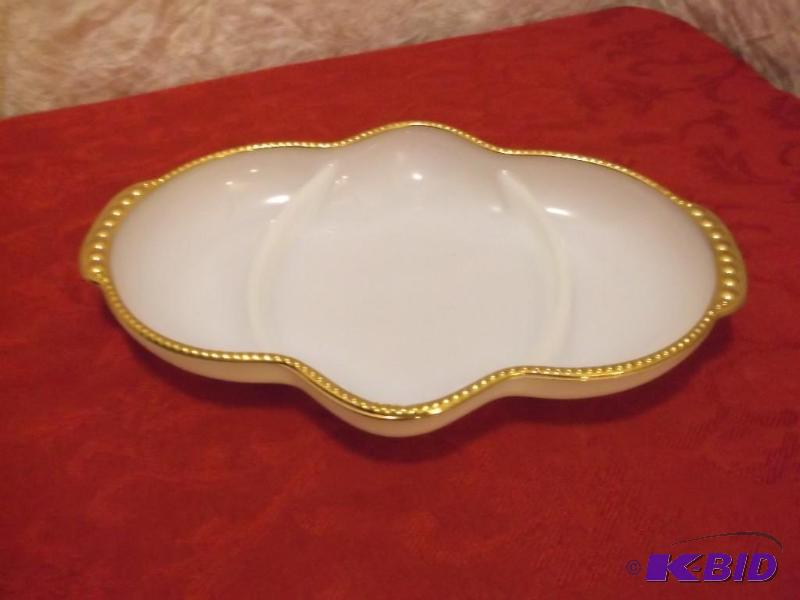 lot 85 image: Beautiful gold trimmed Fire King re...