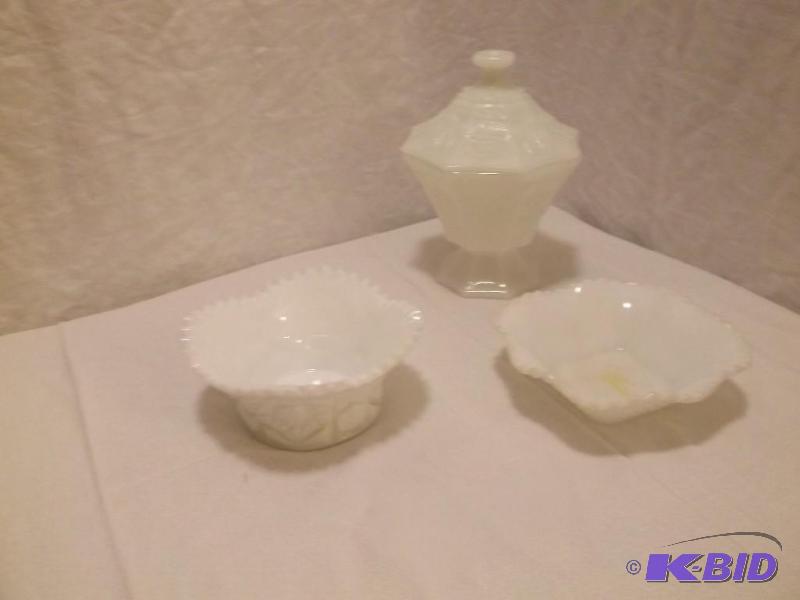 lot 99 image: 3 Nice pieces of milk glass all in ...